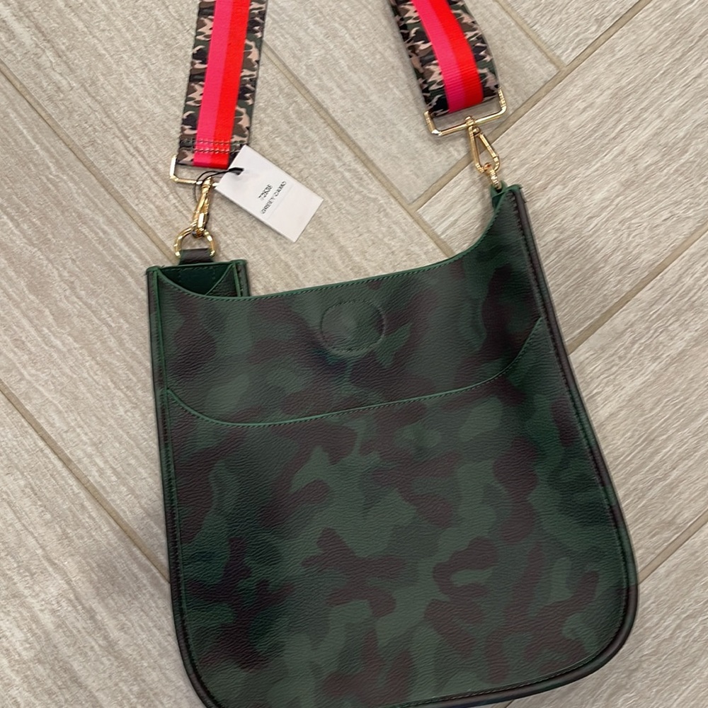 Social green camo vegan messenger bag - Picture 6 of 6